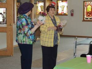 Maizel sharing how to make poupouri sachet.